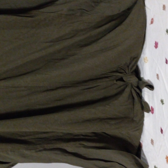 Democracy front knot top - Picture 2 of 3